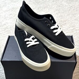 Everlane Unisex Black Organic Canvas Sneakers Women's Size 8 Men's 6 NIB